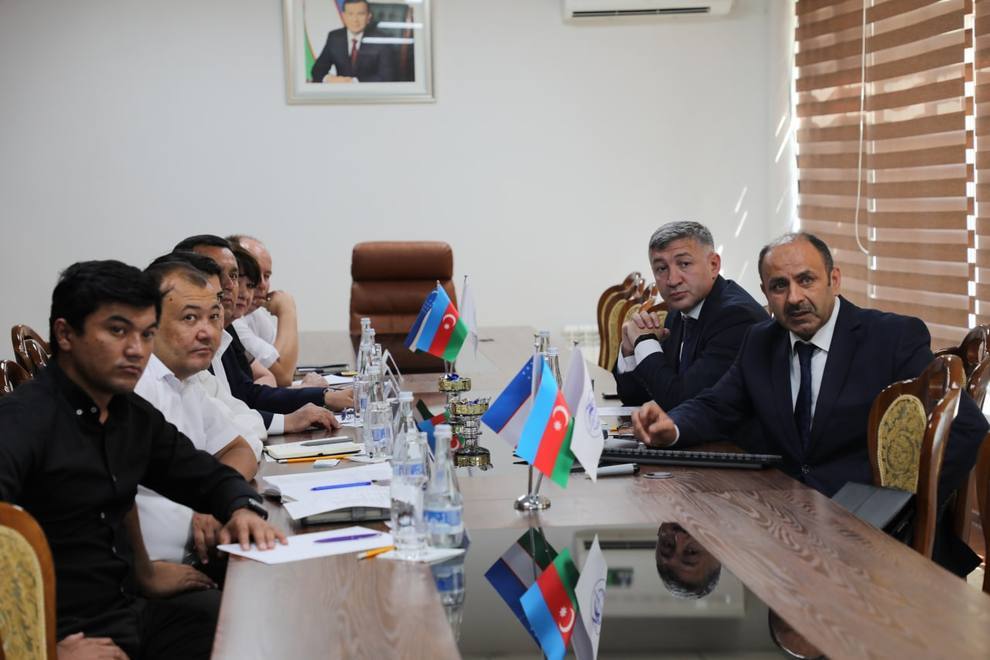 A WORKING MEETING WITH THE SALES GROUP OF “AZERCOSMOS” OJSC OF THE REPUBLIC OF AZERBAIJAN