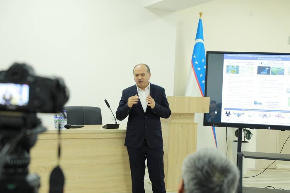 THROUGH THE AKIS CENTRE, REPRESENTATIVES OF THE FIELD CAN RECEIVE 16 TYPES OF SERVICES WITH A 50 PER CENT DISCOUNT